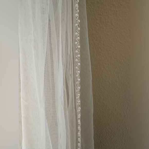 Wedding Veil Pearls & Crystals Beaded Edge, Fingertip Length 38.5” Bridal Veil - Picture 6 of 16